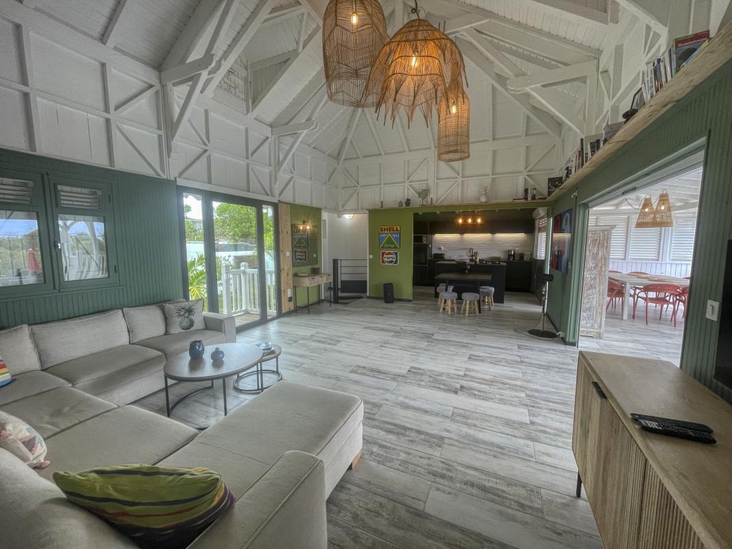 33.Location villa piscine vue mer Saint François  Guadeloupe_Salon accès RDC